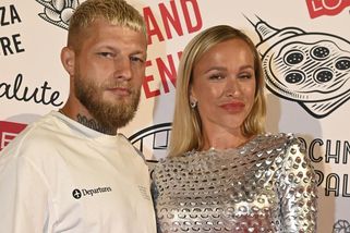 Nela Slováková září štěstím. Se svým MMA bijcem už si nasadili i prsteny